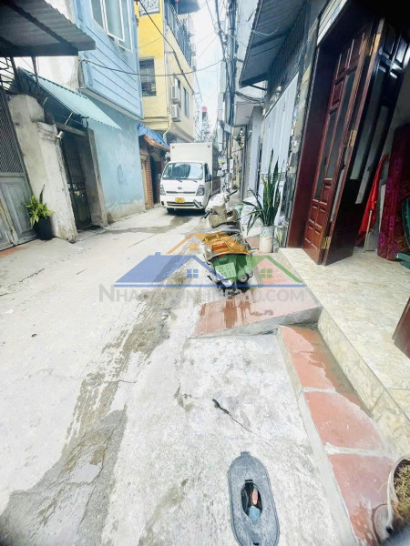 Bán nhà phan kế bính 33m2.  5 tầng. mặt tiền 5.5m. giá 10.5 tỷ ba đình hà nội