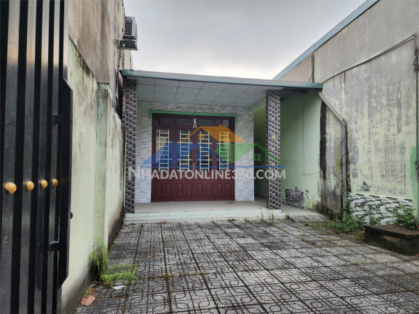 Ngân hàng thanh lý nhà mt 12m, đường nhựa 8m, dt 1116m2, phú giáo bd