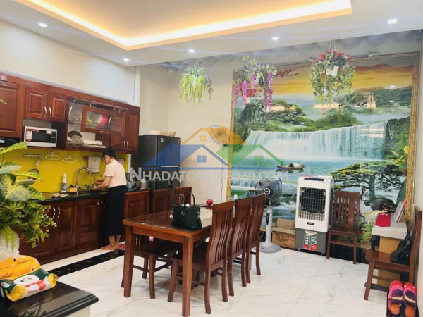 Bán nhà hào nam 36m 5 tầng mặt tiền 4m 10.5 tỷ