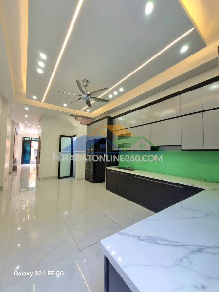 Bán nhà 4 tầng thang máy hiện đại ngay trần lãm - gần chợ đậu và nguyễn tông quai đi vào