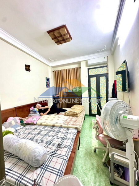 Bán nhà đẹp nguyễn sơn- dân xây- sát phố- 33m 3 ngủ đủ công năng nhỉnh 6 tỷ(tl)