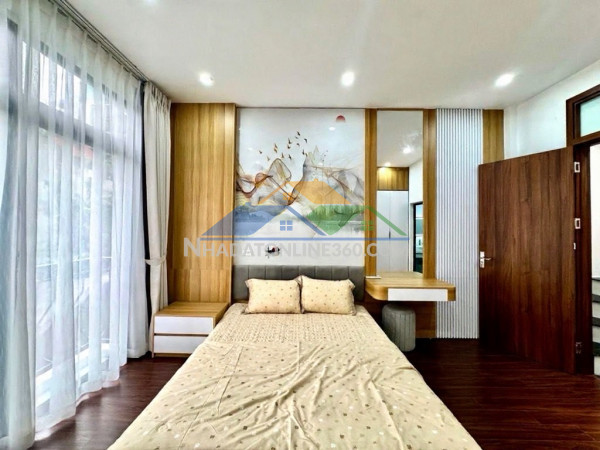 Võ chí công dt 25m giá 7,9 tỷ nhà mới full nội thất,ngõ thông,30m ra phố