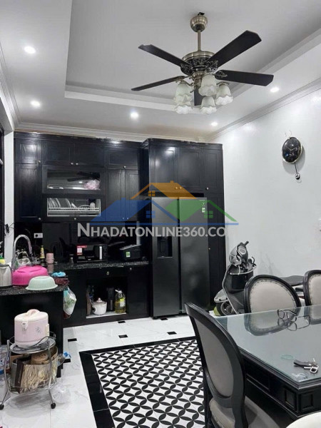 Bán nhà nguyễn văn cừ- dân xây-10m oto- 3 gác tránh xe máy-30m 4 tầng nhỉnh 6 tỷ(tl)