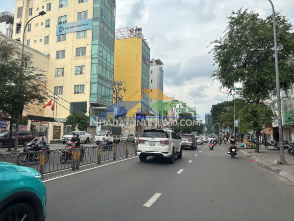 Bán gấp nhà mtkd đa nghề ngang 5m 5 lầu 102m2 lê quang định gần bv gia định chỉ 24.5 tỷ.