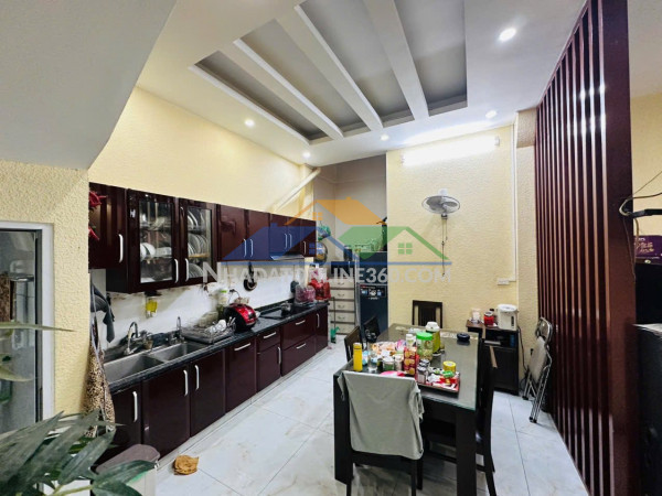 Bán nhà hoàng hoa thám 45m 5 tầng mặt tiền 4m 11 tỷ