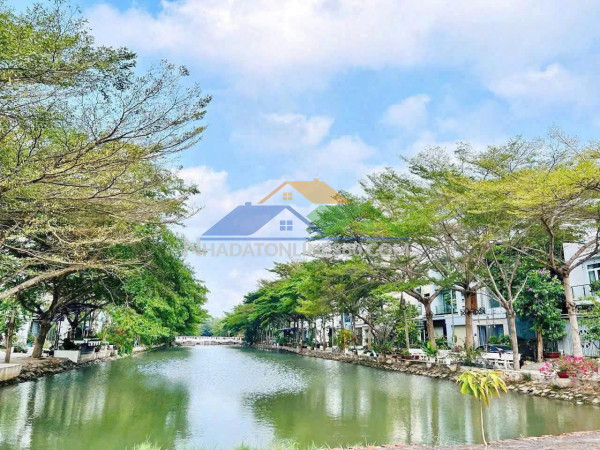 Giảm thêm 1.6 tỷ, nhà phố view sông phạm hữu lầu, chỉ còn...