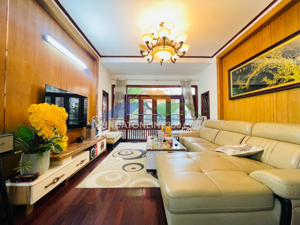 Trung tâm lạc long quân - nhà mới 6 tầng - chủ xây tâm huyết tặng nội thất - ô tô đỗ cửa - sổ chính chủ - ở sướng