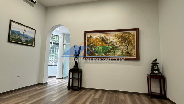 Chính chủ cho thuê căn hộ s80m2 tầng 2 biệt thự cổ  (mặt đường) số nhà 149 bà triệu, p. hai bà trưng, tp. hà nội.