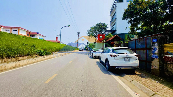 Nhà mặt phố lâm du, 240m, mặt tiền 6m, nở hậu, cách cầu trần hưng đạo 200m