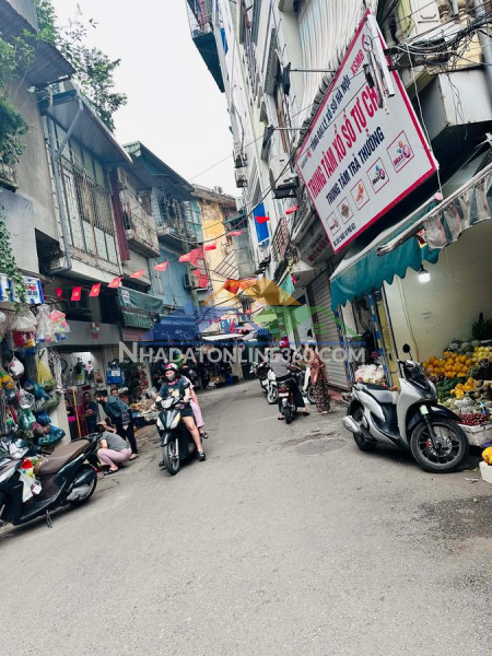 Bán nhà đường 8/3. 43m2.  5 tầng. mặt tiền 4.2m. giá đẹp 16 tỷ hai bà trưng hà nội