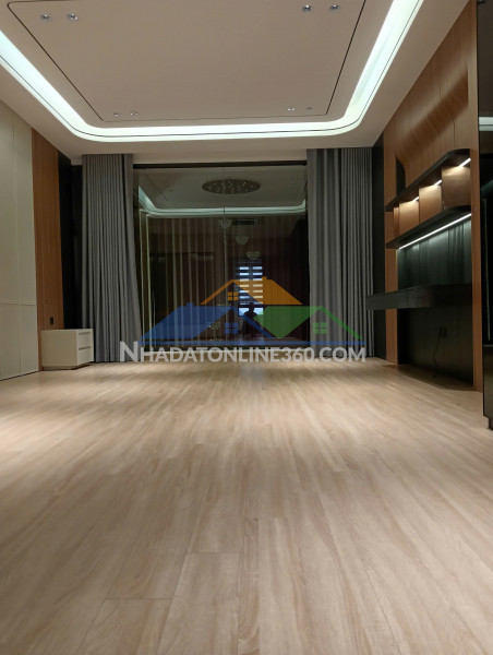 Bán nhà khu phân lô đường nguyễn văn cừ - long biên - hn.