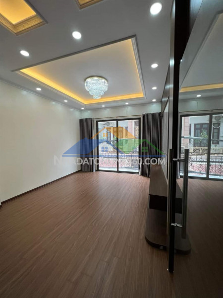 Bán nhà trung tâm thạch bàn – ngõ thông – gần gần hồ –  chỉ 5.9 tỷ