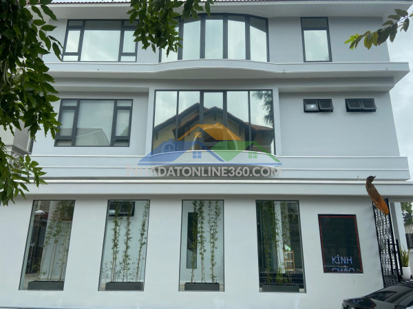 Biệt thự rộng 450m2 thảo điền - compound bờ sông nguyễn văn hưởng - 2 mặt tiền - 242tr/m2