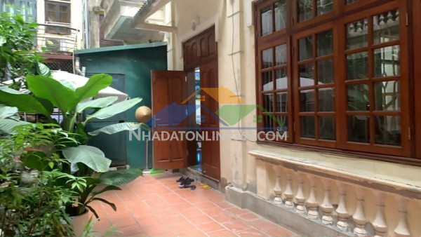 Chính chủ bán nhà trung tâm cầu giấy 137m2 - 3 tầng- mặt ngách rộng, ô tô đỗ cách 15m