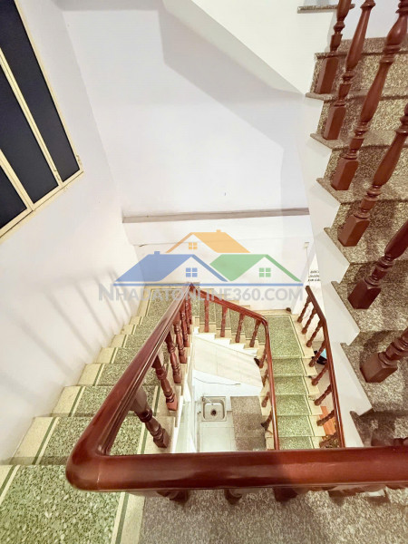 Chính chủ lâu năm - bình thạnh - 4 tầng - hoàn công đủ - 5pn lớn - hxh - định cư gấp bán 10 tỷ - còn tl mạnh - giáp q1 - chdv