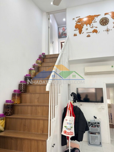 Bán nhà thượng thanh-sát phố- ô tô tránh- 35m 5 tầng nhỉnh 7 tỷ(tl)