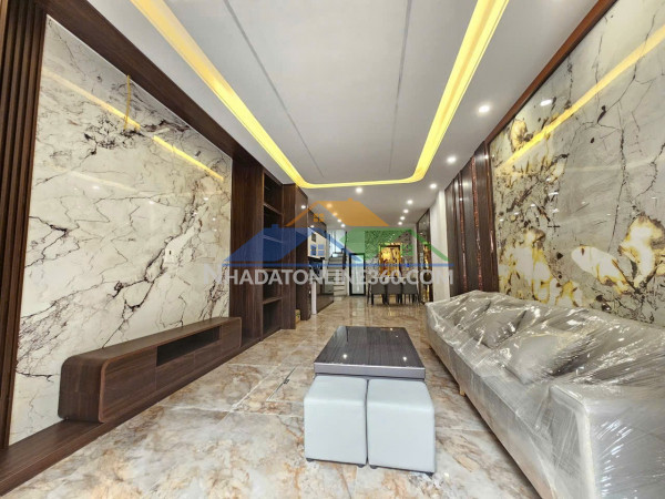 Nhà đẹp – giá tốt cần bán nhanh căn nhà 6 tầng có thang máy ngay trung tâm phường long biên, hn