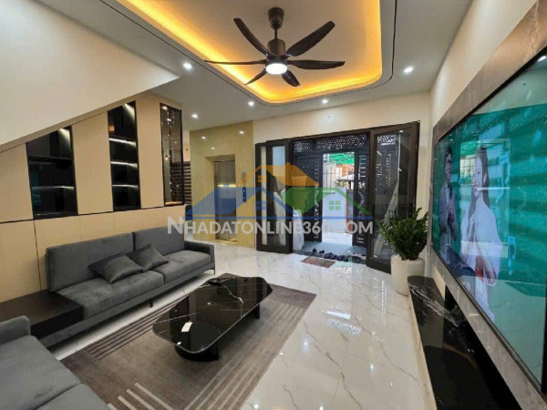 Cần bán ???? trung tâm long biên ,nguyễn văn cừ  ,nhà mới đẹp ở ngay 
+ 60m² thang máy xịn , full nội thất, nhỉnh 12 ???? 
+ lô góc thoáng vĩnh viễn ,thiết kế t
