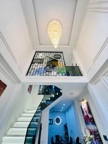 Ô tô đỗ cửa - an sinh tốt - 2 mặt thoáng - sát phố - tặng full nội thất như hình - sổ bánh trưng