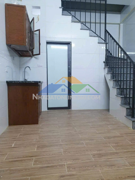 Chính chủ cho thuê nhà 2 tầng + gác lửng tại  ngọc thụy , long...