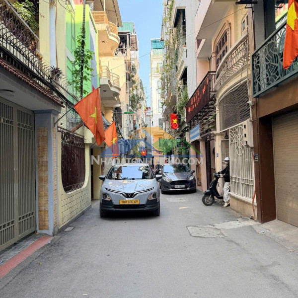 Bán nhà ngõ thịnh hào1 44m2. 4 tầng. mặt tiền 3.5m. giá 19.9 tỷ đống đa hà nội