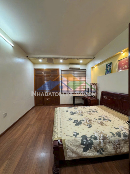 Bán nhà ngô gia tự - 64m 4 tầng - độc lập dân xây