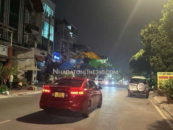 Ngộp giảm mạnh 5 tỷ mtkd bình lợi ngang 5m 5 lầu kd đỉnh 115m2...