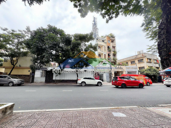 Khu biệt thự hiếm bán đ. cách mạng tháng 8, quận 3 - ngang lớn...