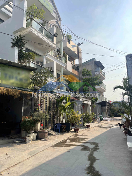 Nhà 3 tầng mới linh trung – 58m2 - 4pn – hxh xe tải – gần metro – chỉ 7.3 tỷ