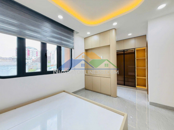 Hiếm!nhà dân xây văn tiến dũng,cầu diễn,ga tàu,gần oto, dt:40mx5t,mt:4m,6.4ty