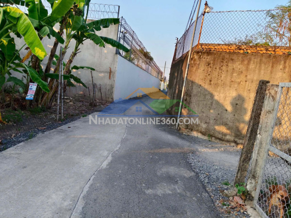 Đất đẹp - giá tốt cần bán nhanh lô đất 37 ấp 3 nhựt chánh, lộ doctor, xã nhựt chánh, h. bến lức, long an.