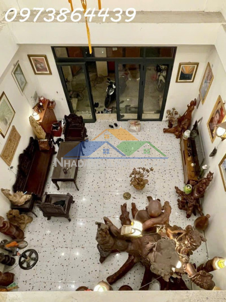 Siêu phẩm lô góc 4 tầng – thang máy xịn – gara 2 ô tô – gần song hành - lê lợi - hóc môn