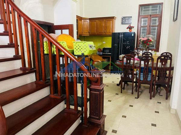 Cho thuê nguyên căn trần khát chân, 58m 4t, 4 ngủ rộng, full đồ 15tr 0903258273