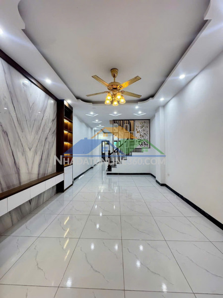 Siêu phẩm mới trên trục đường nguyễn công bình gần big c , chỉ cần xách vali vào là ở ngay không cần sắm sửa gì cả. cửa chính là cửa khóa vân tay . hướng nam