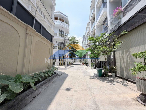 Chỉ 7.x tỷ- nhà 4 tầng- gần hoàng quốc việt- huỳnh thị...