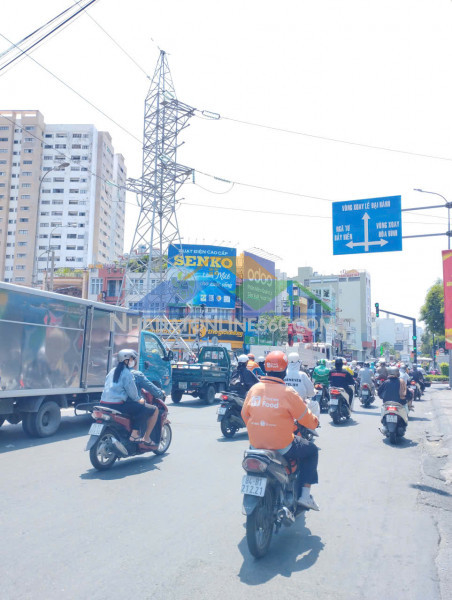 Bán nhà  lạc long quân- 40m2 hxh 3 tầng mới ở liền