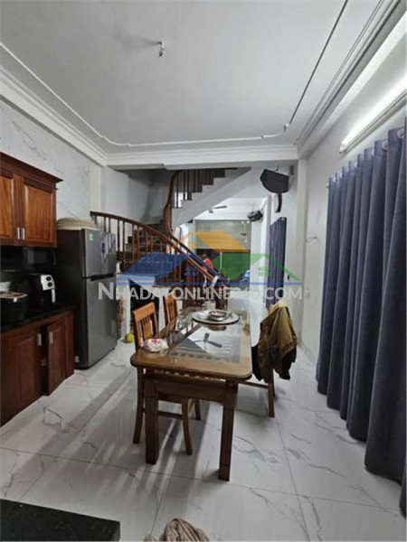 Bán nhà khu vực lõi sài đồng - 4 tầng 3 ngủ 37 m2 -  ô tô gần chỉ - 4.7 tỷ