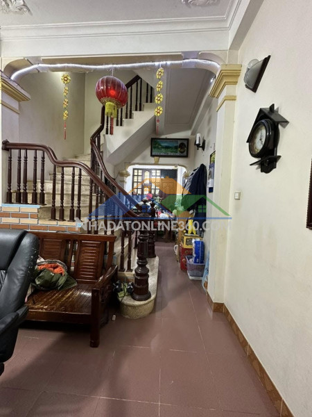 Bán nhà  vũ xuân thiều - 3 tầng 3 ngủ 40 m2 -  3 bước ô tô tránh - 5 tỷ