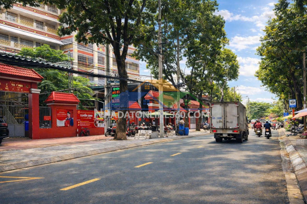 Chỉ 1 căn duy nhất ngang 5.1m mtkd ngay chợ rau lê văn thọ 122m2 4 lầu kd đỉnh giá 20 tỷ.