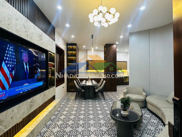 Bán nhà đẹp hoa lâm -full nt- ngõ nông- sát oto- tiện ích- 70m 5...