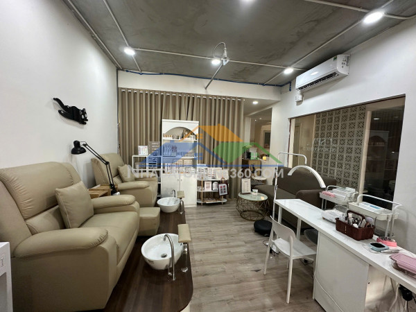 Chính chủ sang nhượng tiệm nail - gội đang hoạt động tốt - quận tân bình