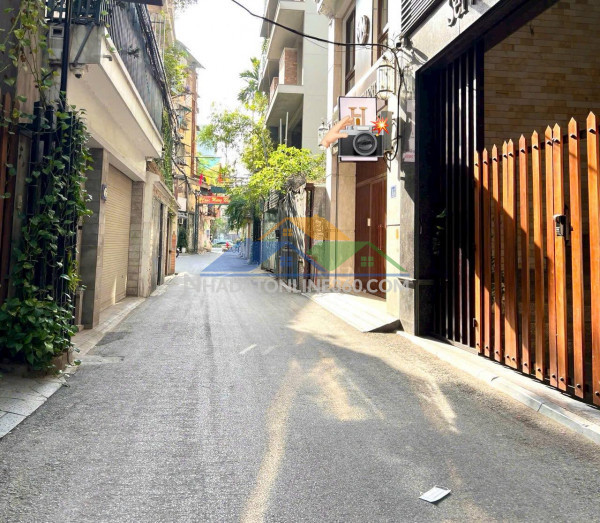 Thạch bàn – nhà dân xây 42m2 × 5 tầng – ô tô đỗ cửa – nhỉnh 8 tỷ