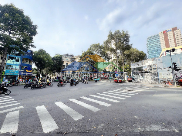 Sản phẩm độc tôn lớn nhất chào bán - mặt tiền đường trần hưng đạo, quận 1 - vị thế đẳng cấp bậc nhất không có căn thứ 2 so sánh - chào 5.000 tỷ