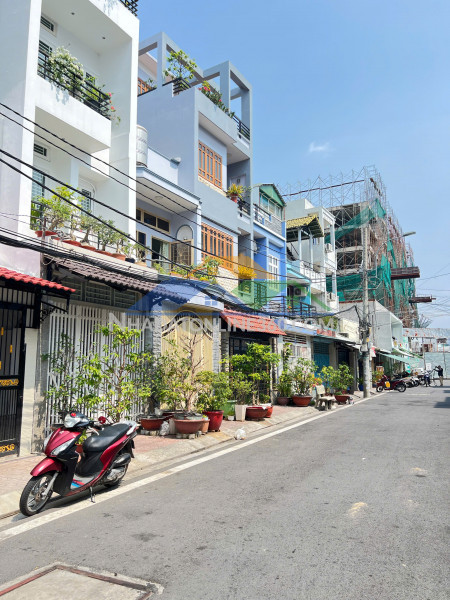 Nhà mới 2 tầng mặt tiền đường số ngay chợ phạm thế hiển p4q8. giá: 4.7 tỷ