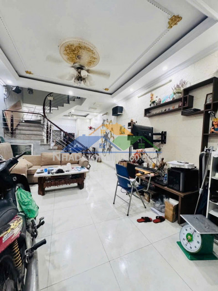 Bán nhà ngõ 90 trung lực - 48m 3 tầng 1 tum - ô.tô đỗ cửa