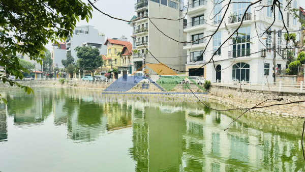 Bán nhà mặt hồ, 130m, mt 6.5m, ôtô tránh full thổ cư