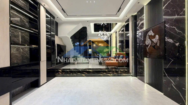 Nhà đẹp long lanh có thang máy, nội thất cao cấp, cạnh phú mỹ hưng