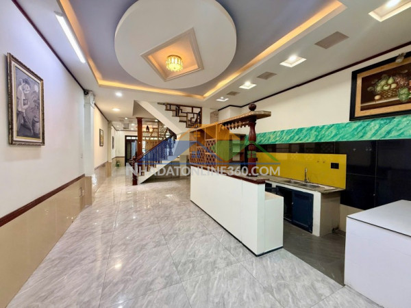 Bán nhà mặt phố đường b, dĩ an, tp hcm. dt  92m2, 4 tầng, 5pn - giá 12.4 tỷ