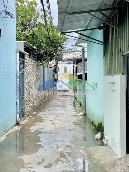 Bán nhà 2 tầng tttp nha trang , hẻm thông , gần cầu hộ phương sài