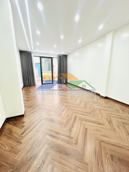 Bán nhà đẹp nguyễn văn cừ- dân xây- gara- sát phố  full nội thất 45m 6 tầng 12 tỷ(tl)